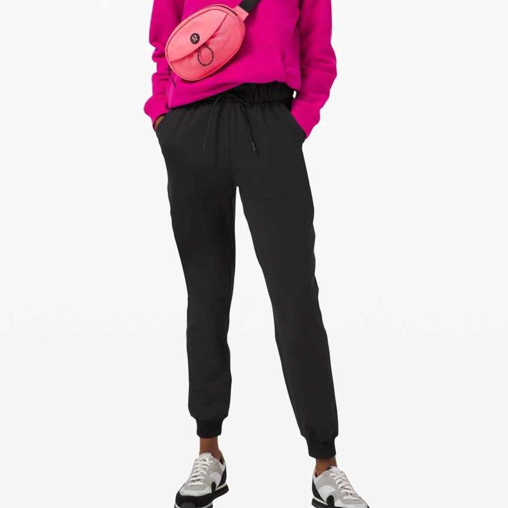Lululemon • Keep Moving‎ Jogger